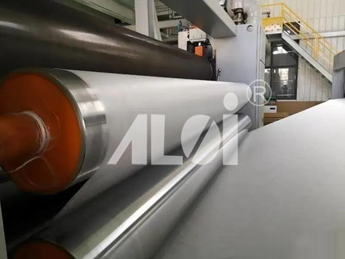 泰州噴（pēn）絲板模具告訴你投產熔噴布有哪些坑要（yào）注意！