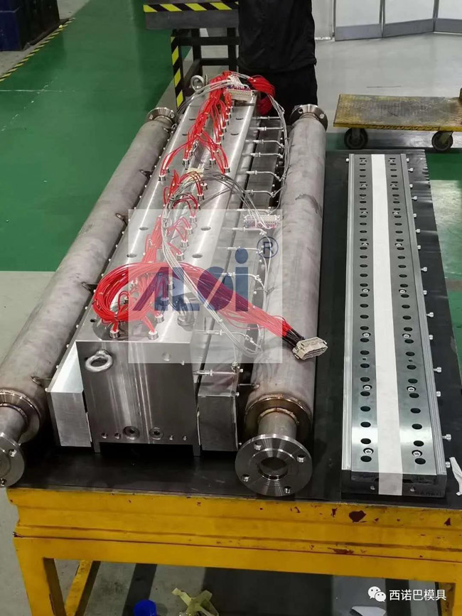 青島熔噴模具丨創（chuàng）造熔噴（pēn）模頭最（zuì）快生產（chǎn）速度，助力（lì）熔噴布（bù）產量！