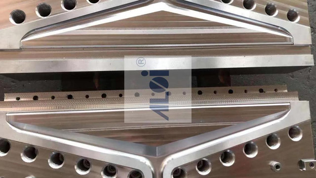 台州熔噴布模頭 | 熔噴(pēn)布模頭經常堵塞是什麽原因呢? 台州熔(róng)噴布(bù)模頭 | 熔噴布模頭經常堵塞是什麽原因呢?